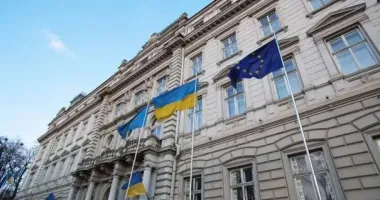 Львовская ОВА разрешала мужчинам выезд за границу по письмам с логотипом российского "Газпромбанка"