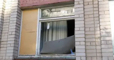 Росіяни обстріляли житлові квартали Херсона: пошкоджено дитячий садок