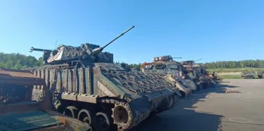 Россияне установили на трофейную Bradley советскую пушку: зачем создали гибридную БМП