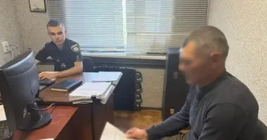 На Дніпропетровщині чоловіку повідомили про підозру за систематичне домашнє насильство над матір'ю