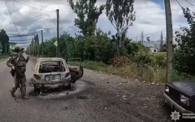 During evacuation, car was attacked by drones in Pokrovsk: civilian killed, police officer wounded. VIDEO