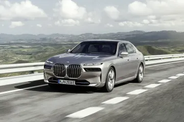 Увеличивает риск ДТП: BMW отзывает более 70 тысяч электрокаров из-за ошибки в ПО