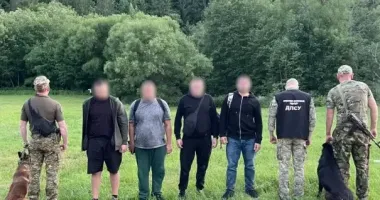 На Буковине четырех мужчин задержали за несколько метров до границы
