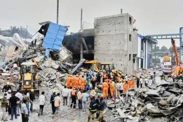 В результате пожара на химическом заводе погибли 39 человек, много пострадавших (фото)