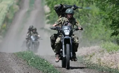 "Осторожно за рулем": бойцы НГУ одним снарядом поразили группу байкеров-штурмовиков ВС РФ (видео)