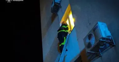 На Киевщине ребенок остался один в замкнутом доме