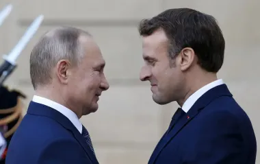 "Это не предательство". Зачем Макрон позвонил Путину и при чем тут Трамп