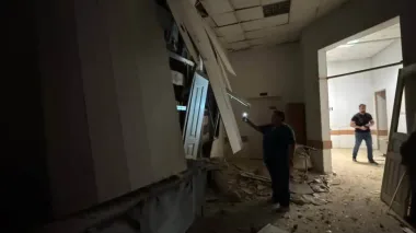 Russians hit hospital in Kherson, injuring eight people – photos