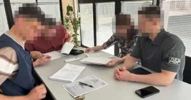 В Запорожье правоохранитель и адвокатка присваивали квартиры умерших