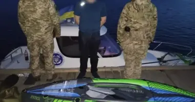 На Одещині прикордонники затримали чоловіка, який на човні намагався потрапити до Молдови