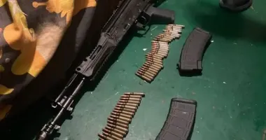 На Дніпропетровщині у 46-річного чоловіка в гаражі виявили бойовий арсенал зброї
