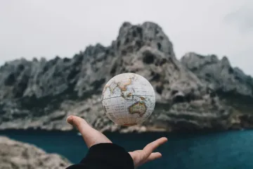 Споры и неопределенность: где находятся географические центры всех континентов (фото)