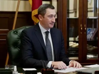 Жена, торговцы запчастями и девелоперы: за Чернышова внесли 120 млн залога в разные дни