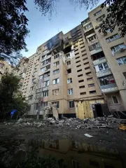 З атакованого дроном будинку в Одесі звільнили 5 осіб, є постраждалі