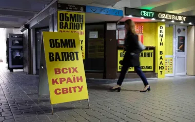 Доллар и евро подешевели: свежие курсы в обменниках