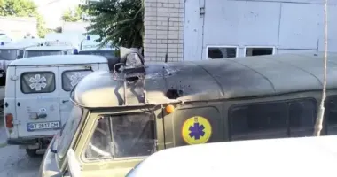 Росіяни вдарили по лікарні в Херсоні: з'явилися фото з місця атаки