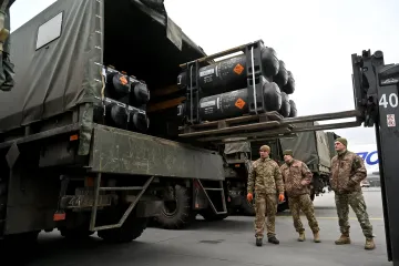 Украину принуждают к миру с РФ: США остановили поставки всего оружия, — The Economist