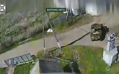 Border guards attacked Russian vehicle and 2 communication antennas in southern Ukraine. VIDEO