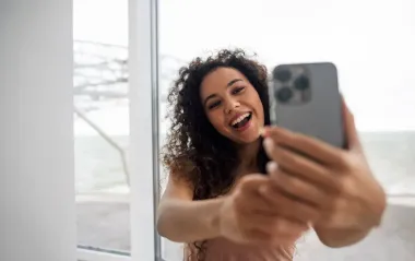 Apple добавит в FaceTime функцию, которая сама выключит камеру в неловкий момент