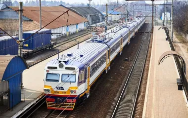 У Києві через атаку РФ пошкоджено залізницю: потяги затримуються