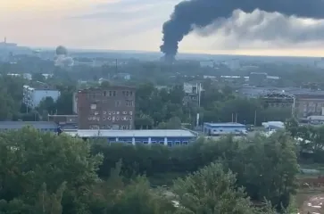 Поднялся большой столб дыма: Подмосковье атаковали беспилотники, в результате ударов пропало электричество (видео)