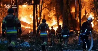 Спасатели показали последствия массированной атаки на Киев
