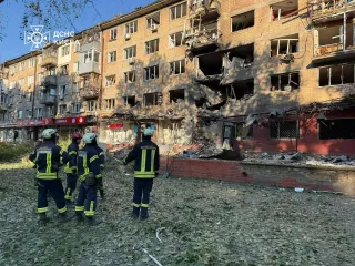 Ночной обстрел Киева: 19 человек ранены, повреждена железная дорога, а в городе до сих пор тушат пожары (фото)