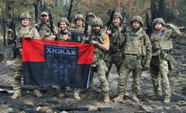 Более 10 км под дронами: бойцы бригады "Хищник" рассказали, как пешком вырвались из Торецка (видео)