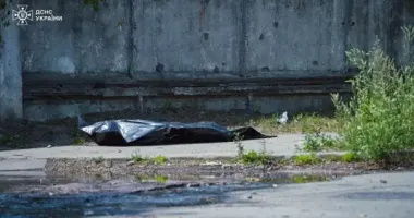 Рятувальники деблокували тіло зі зруйнованої будівлі у Святошинському районі Києва