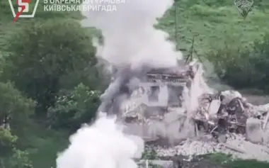 Soldiers of 5th SAB located and destroyed shelters where enemy infantry were hiding. VIDEO