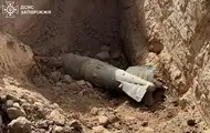 Росіяни скинули бомбу на пам'ятник льотчику на Запоріжжі - соцмережі