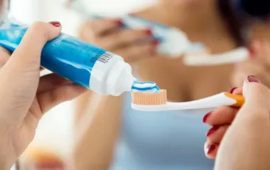 Сподобається кожному: 10 способів використання зубної пасти на всі випадки життя
