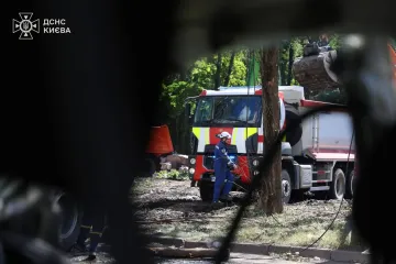 Спасателя, который перевел коллег в укрытие во время обстрела, отстранили от должности: что произошло