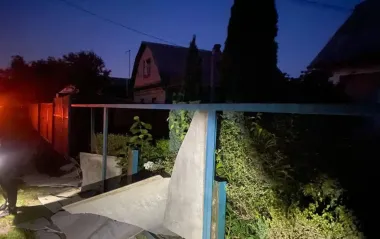 Атака дронів: у Київській області виникли пожежі, пошкоджені будинки та є поранені
