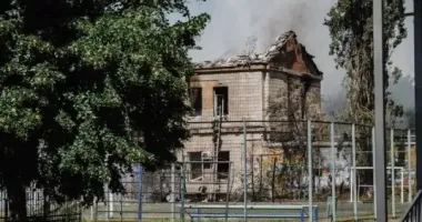 ЗМІ показали наслідки удару по будівлі ТЦК у Кременчуці