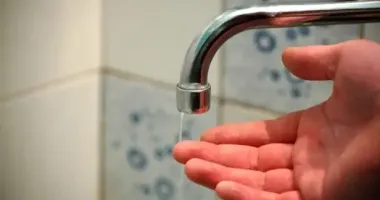 Ворог пошкодив тепломережу в Києві: без гарячої води сотні будинків