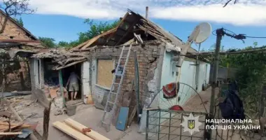 Оккупанты ударили по Херсонскому району: пострадали юноша и пенсионерка