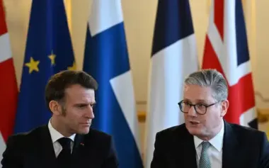 Macron and Starmer have disagreement over aid to Ukraine within "coalition of willing" - Politico