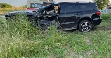На Львівщині позашляховик зіткнувся з фурою: постраждав підліток