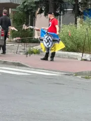 В центре Киева заметили мужчину с нацистской символикой: полиция отреагировала (фото)