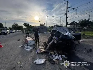 На Закарпатті п’яна водійка BMW влетіла в блокпост: загинув прикордонник (моторошні фото)