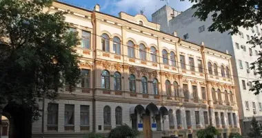 Друзі Банкової виїжджають за кордон за схемами Мінкульту, – нардеп