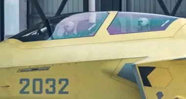 Китай взяв на озброєння перший у світі двомісний винищувач 5-го покоління: що про нього відомо