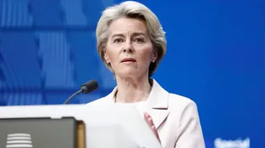 Президент Еврокомиссии заявила, что вотум недоверия против нее инициировали "антиваксы и апологеты Путина"