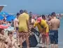В Одессе на пляж выбросило обломки дрона: реакция отдыхающих попала на видео