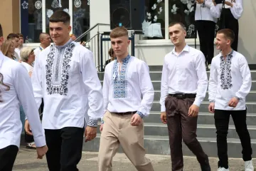 "Это печальная статистика": 11-классники заканчивают украинские школы дистанционно, чтобы уехать за границу