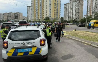 У Києві невідомий застрелив чоловіка у власному авто, нападника розшукують
