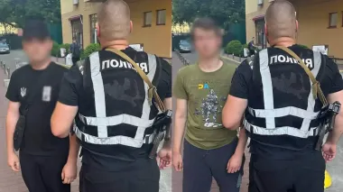 У Києві двоє іноземців демонстрували на вулиці свастику, їх затримали