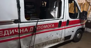 Росіяни б'ють по "швидких": у МОЗ назвали кількість постраждалих медиків та авто