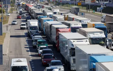 Київ "закрили" для фур і вантажівок: поліція порадила, що робити водіям